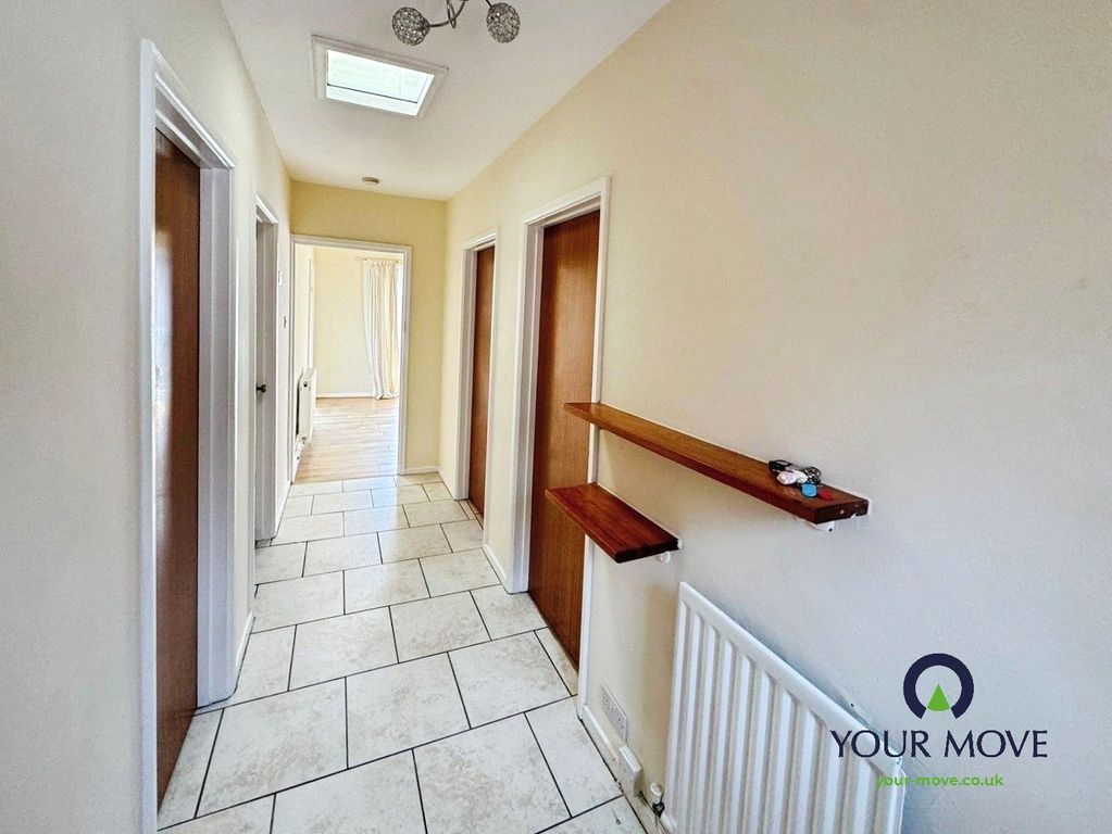 Property photo 3 of 18 Entrance Hall
