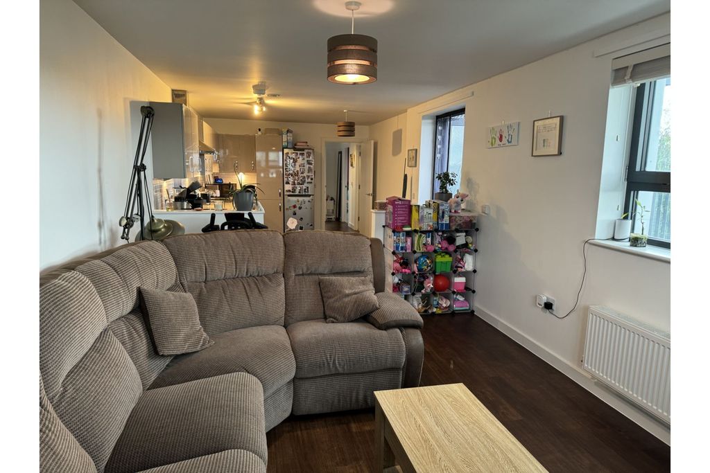 Property photo 3 of 18 Living Room