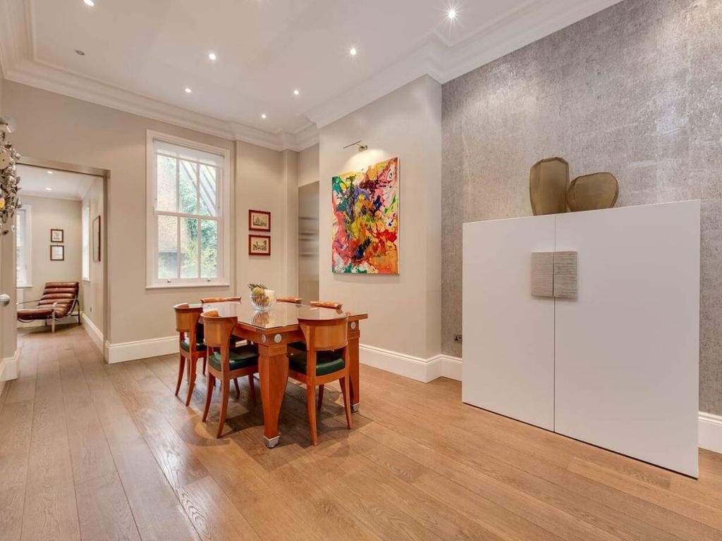 Property photo 3 of 12 Warwick Gardens 76-17