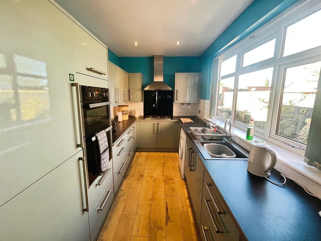 Property photo 2 of 10 Kitchen