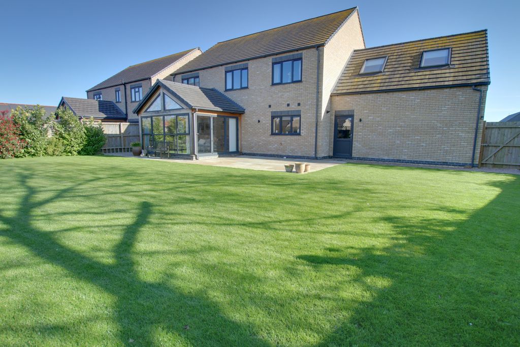 Property photo 1 of 28