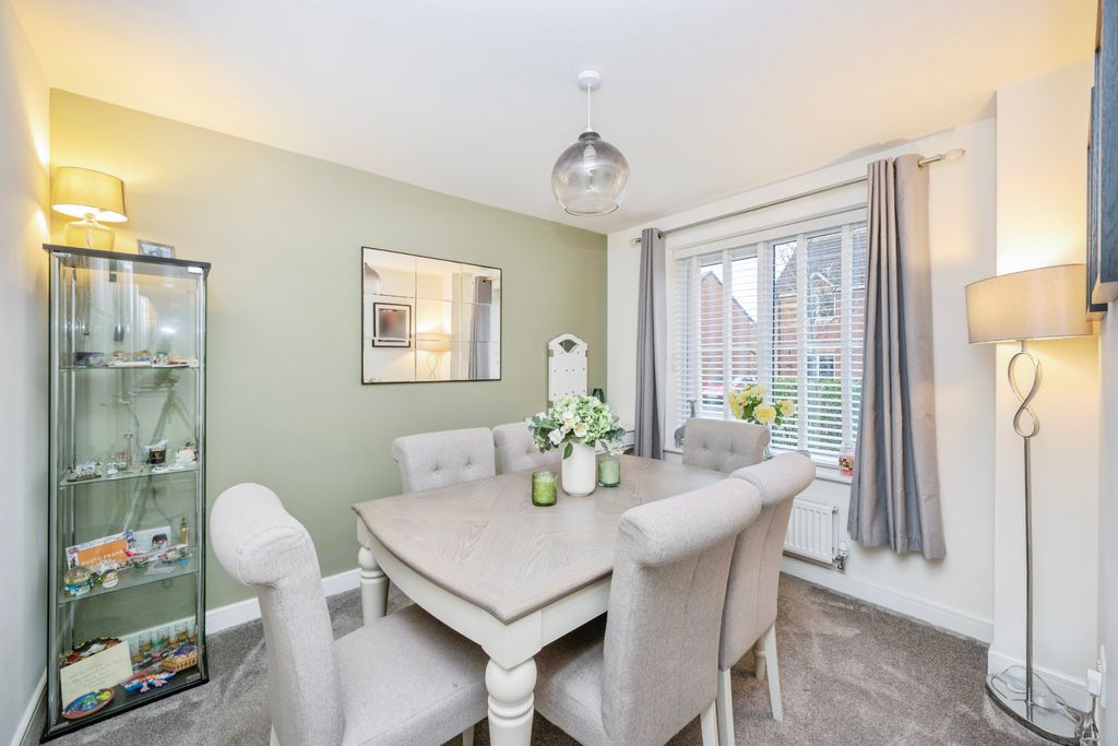 Property photo 3 of 15 Dining Room