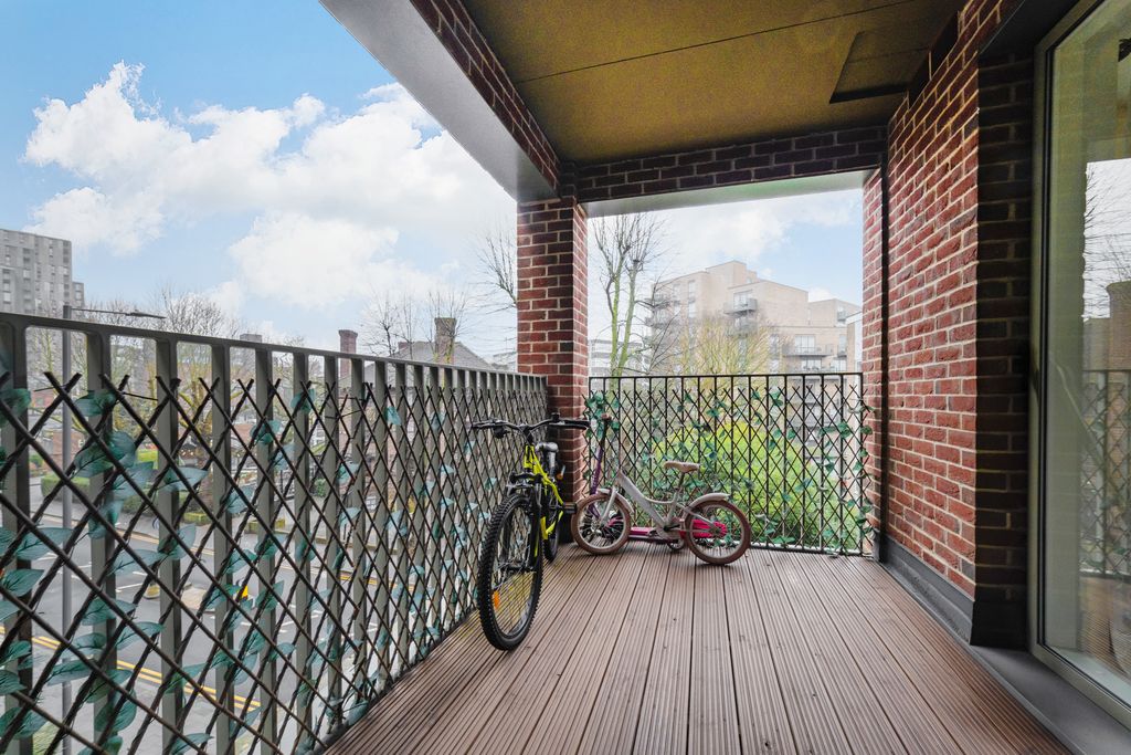 Property photo 2 of 4 Balcony