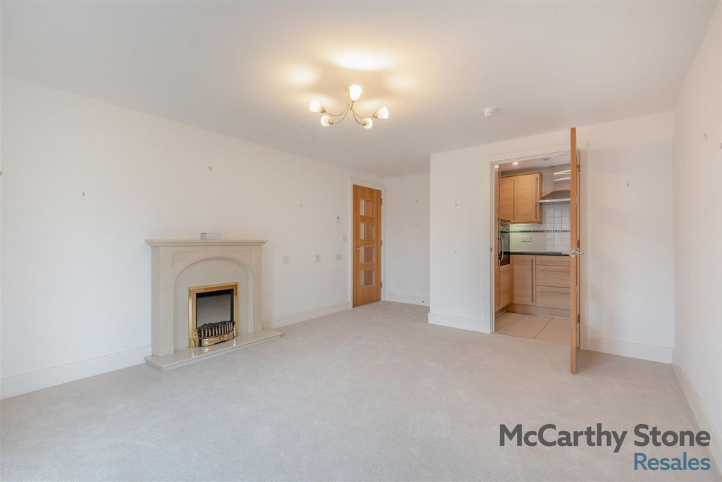 Property photo 3 of 21 8666191-Interior04.Jpg