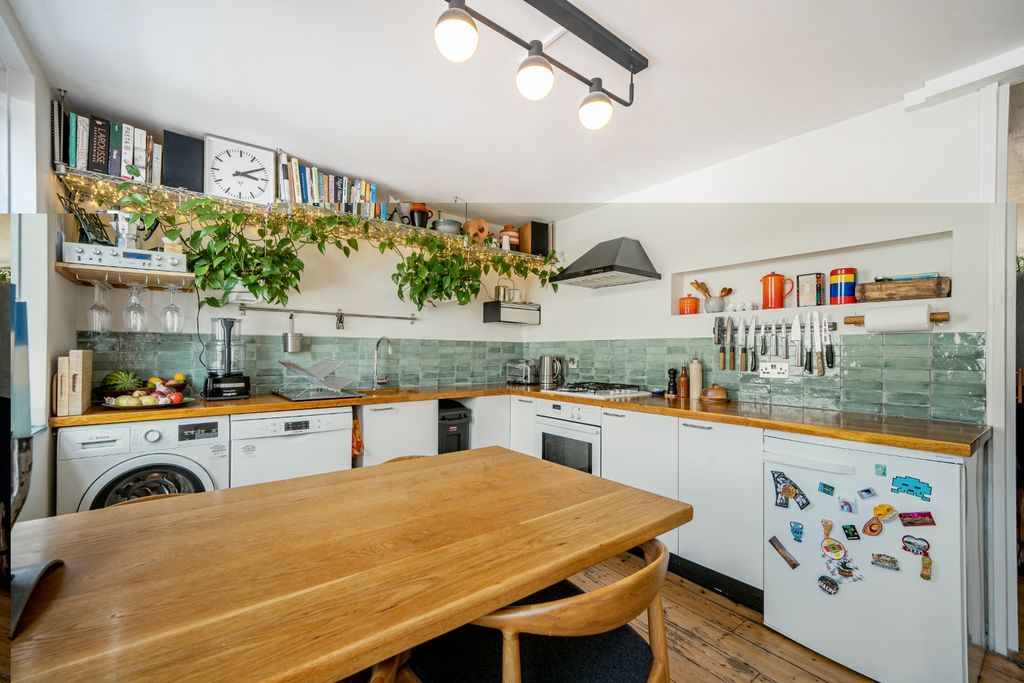 Property photo 3 of 14 4300973