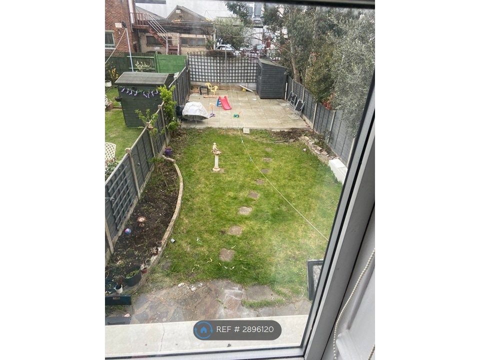 Property photo 2 of 17 Garden View
