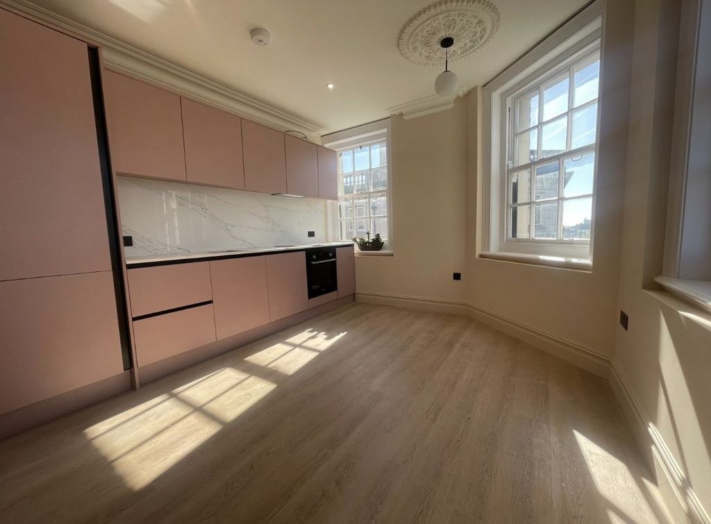 Property photo 2 of 7 Kitchen