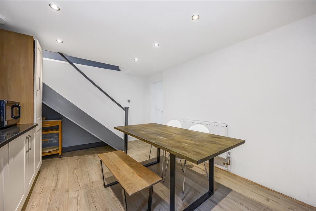 Property photo 3 of 18 35A Addison Road-19.Jpg