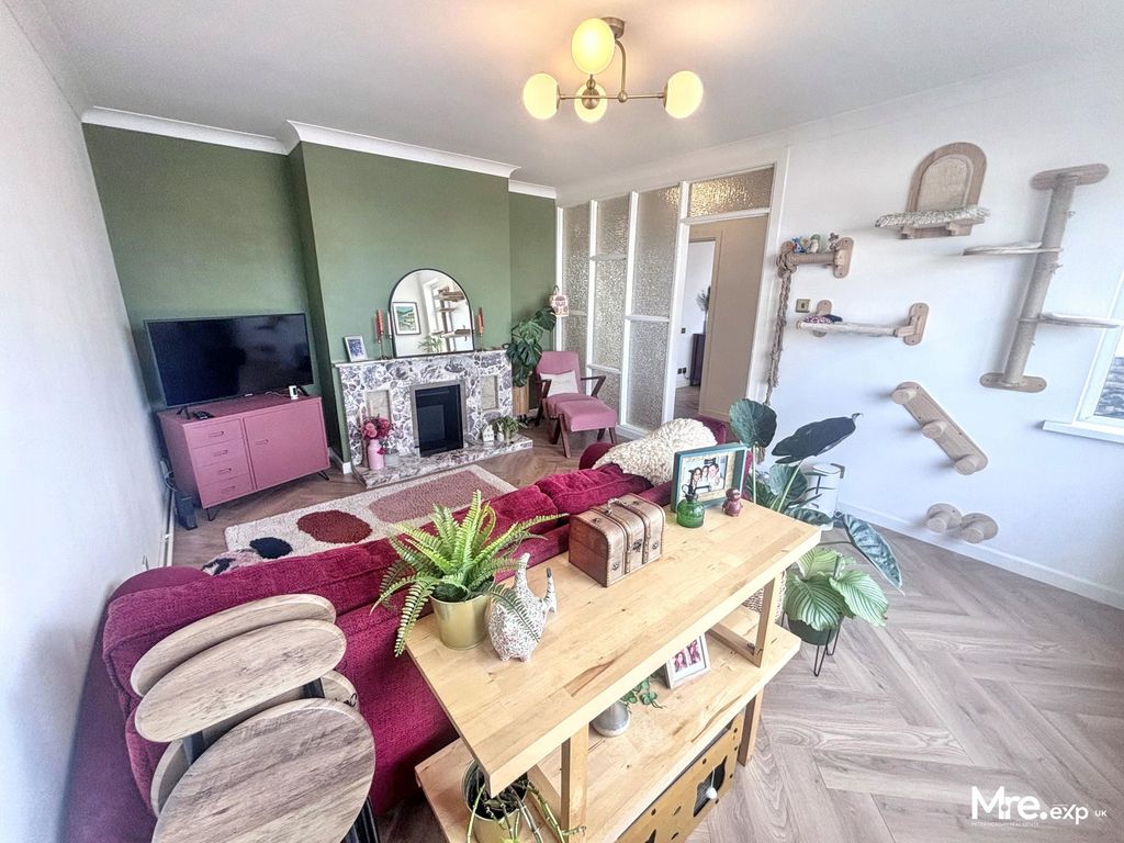 Property photo 3 of 44