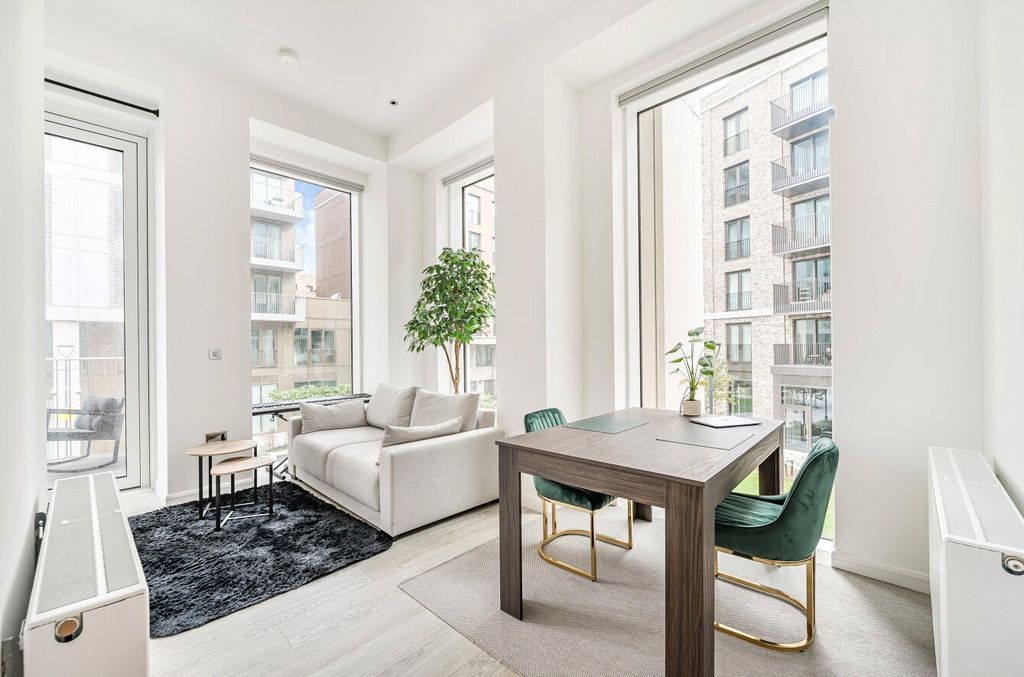 Property photo 1 of 18 Living Area