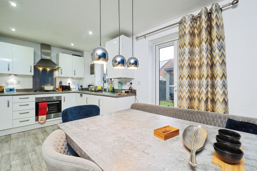 Property photo 3 of 20 Pbox-Img.Jpg