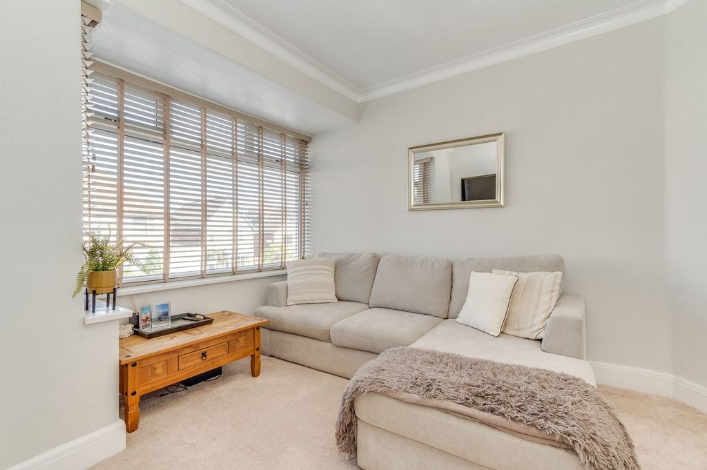 Property photo 3 of 27