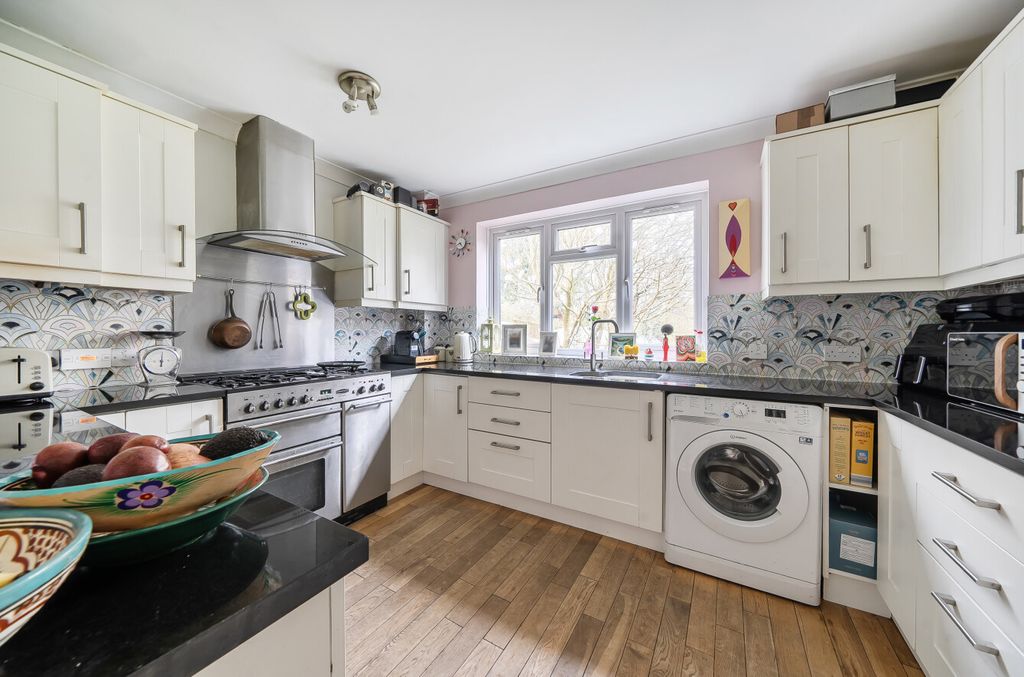 Property photo 2 of 21 1430358-21-69B7d8...