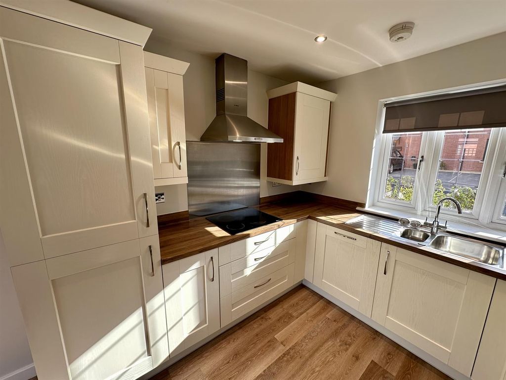 Property photo 2 of 25 Kitchen 1 Of 3