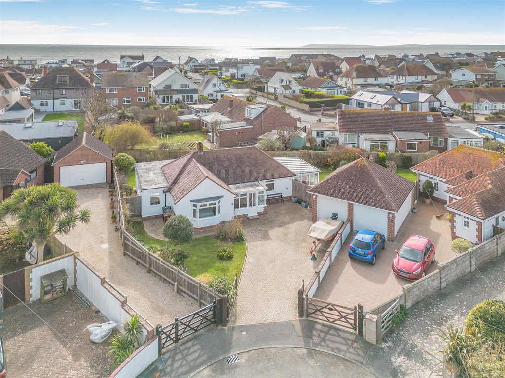 Property photo 2 of 20 8679338-Exterior11.Jpg