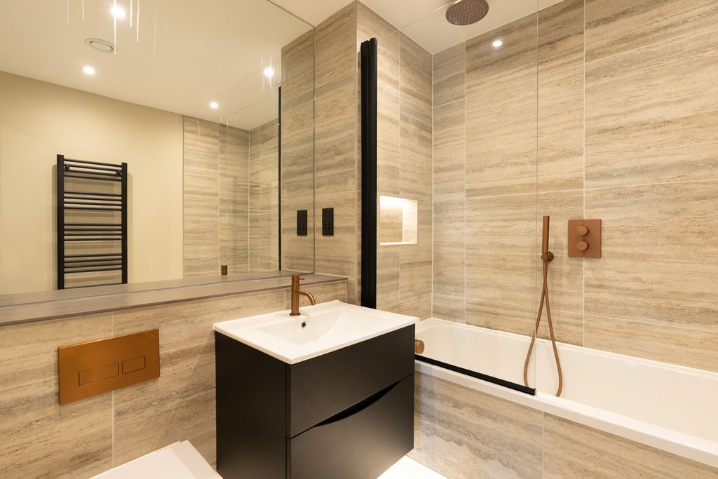 Property photo 3 of 14 Family Bathroom