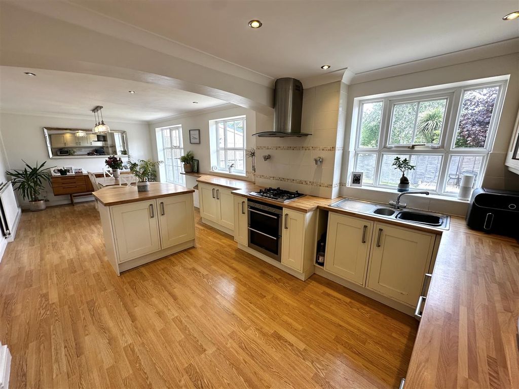 Property photo 3 of 10 Kitchen Diner.Jpg