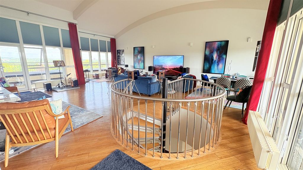 Property photo 3 of 48 First Floor Accommodation