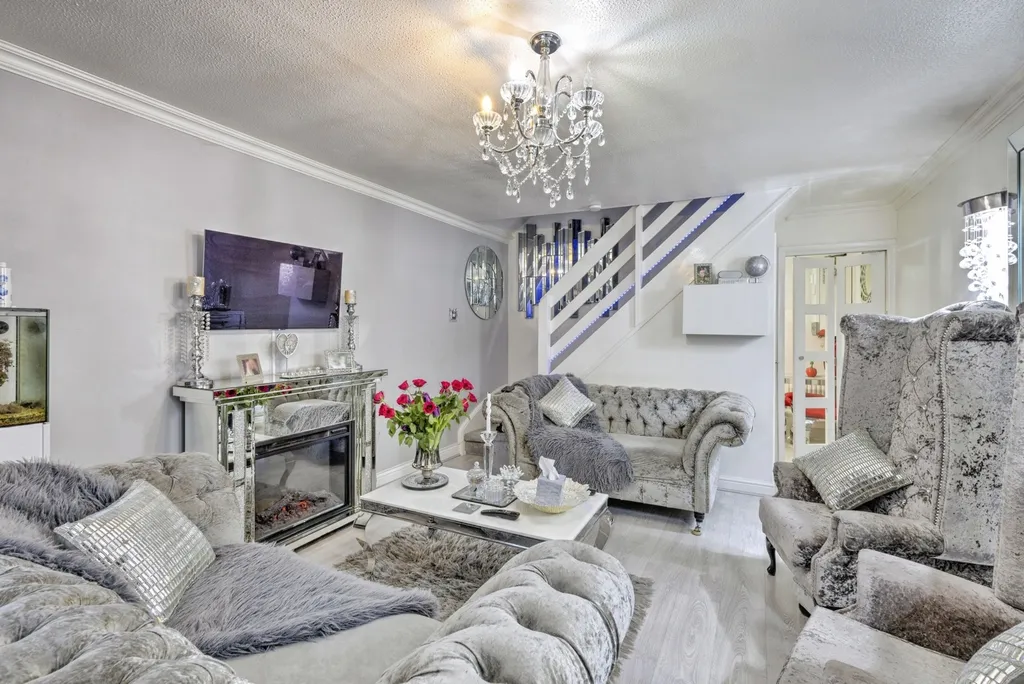 Property photo 2 of 16 Pbox-Img.Jpg