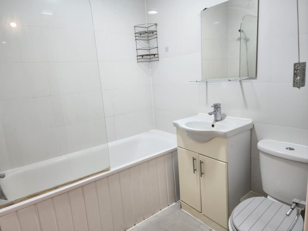 Property photo 2 of 3 Bathroom