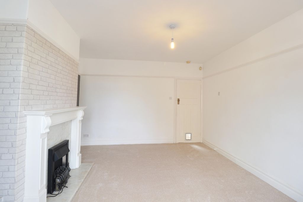 Property photo 3 of 11 Living Room 2