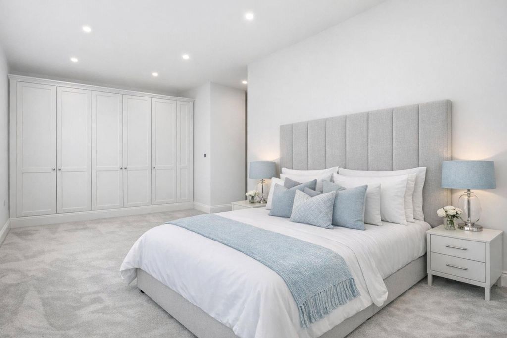 Property photo 3 of 14 Principal Bedroom