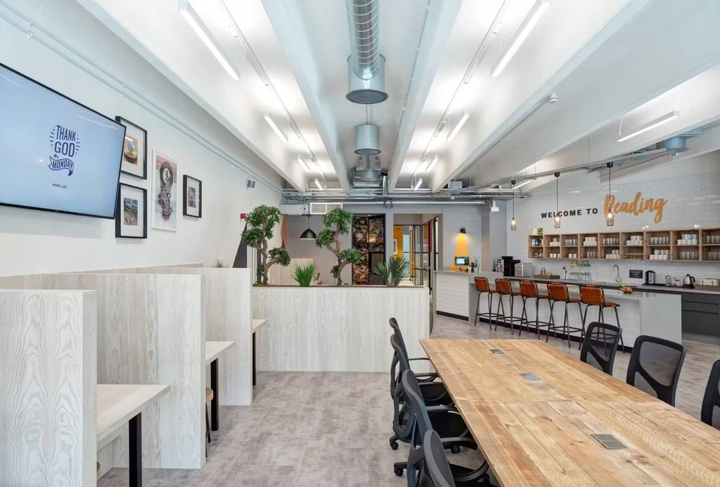 Property photo 3 of 15 Breakout Space