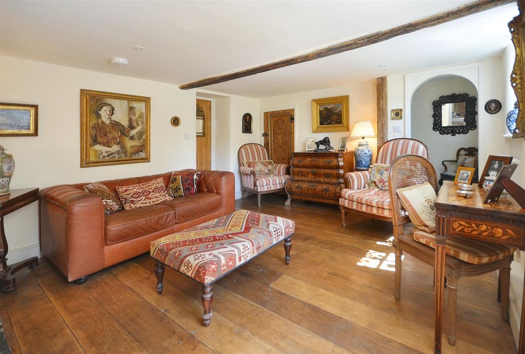 Property photo 3 of 14 Snug