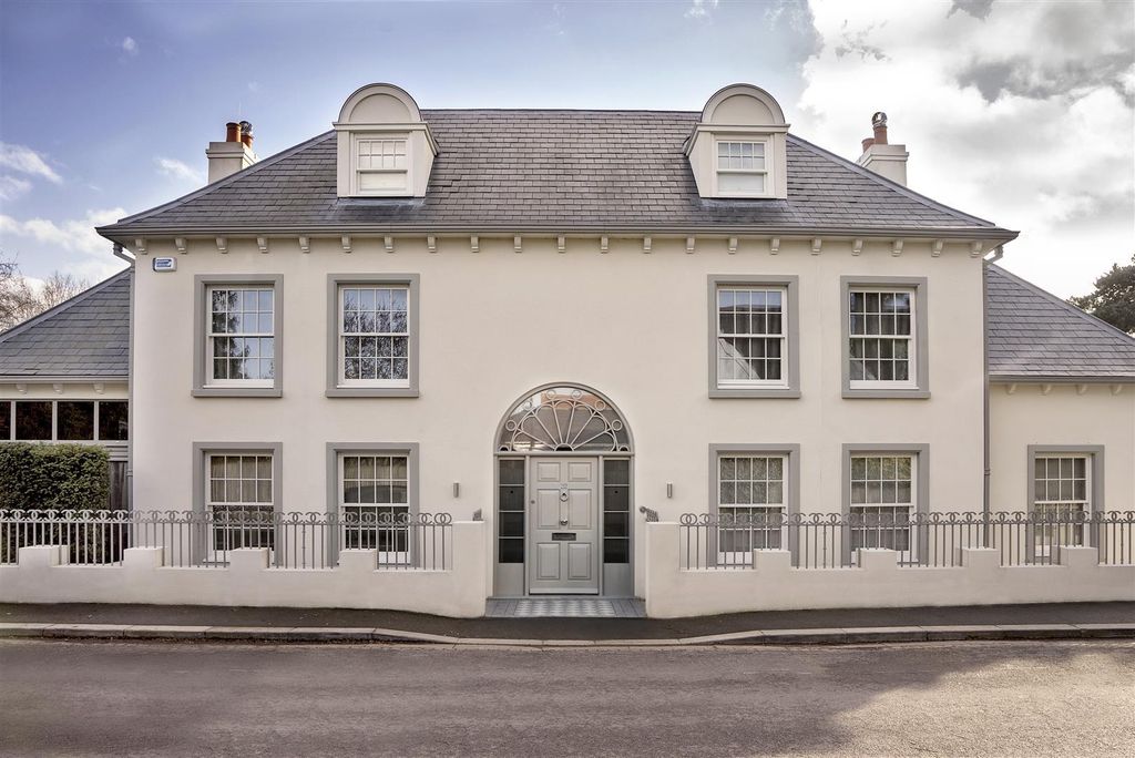 Property photo 1 of 19 H8So_Zich0i2El_Fnds4Ig.Jpg