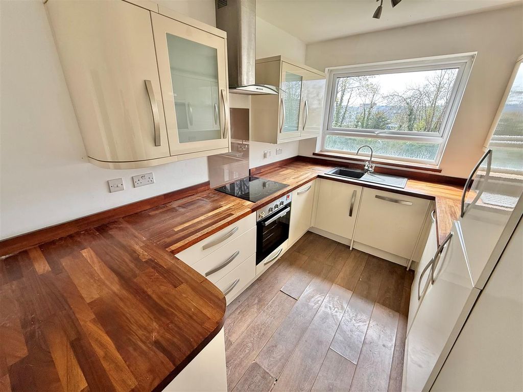 Property photo 1 of 5 Kitchen