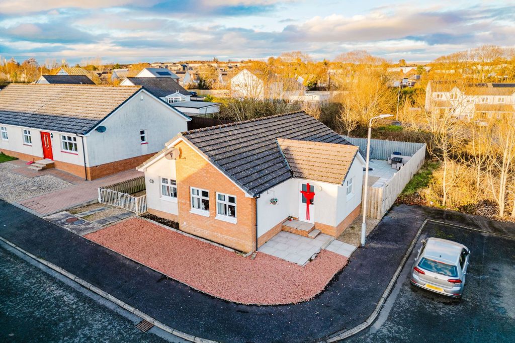 Property photo 2 of 40