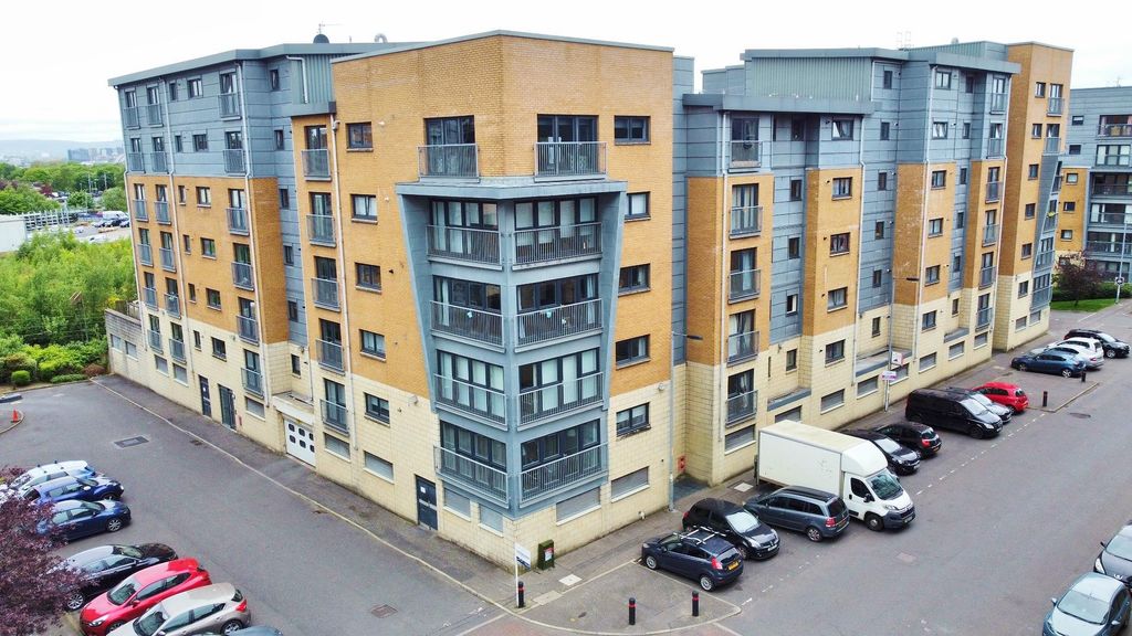 Property photo 2 of 35