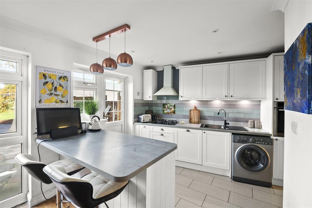 Property photo 2 of 21