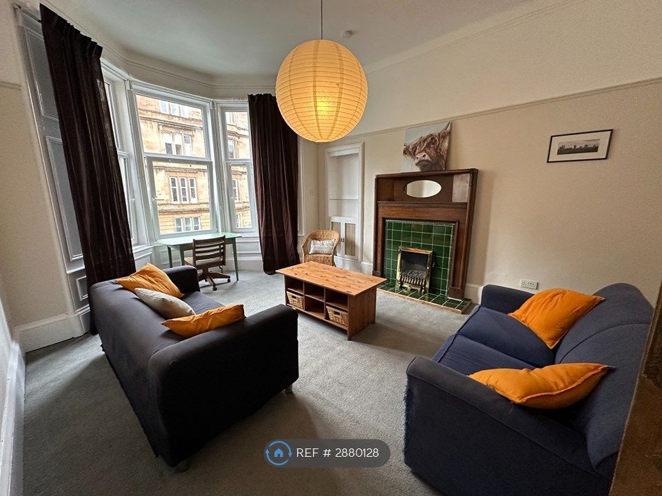 Property photo 1 of 17 Living Room