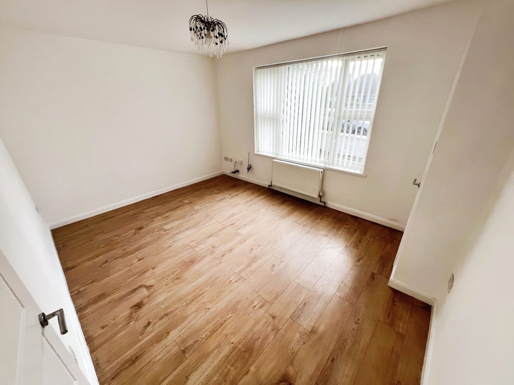 Property photo 2 of 12 Picture No. 10