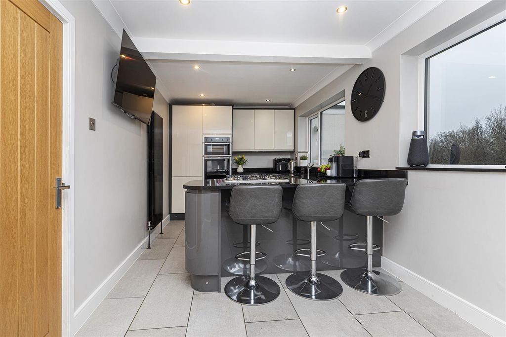 Property photo 2 of 56 Living/Kitchen/Diner