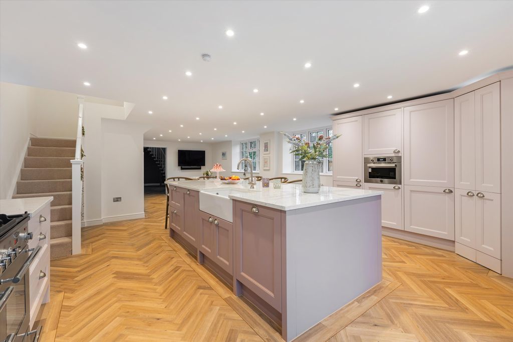 Property photo 2 of 19 Image