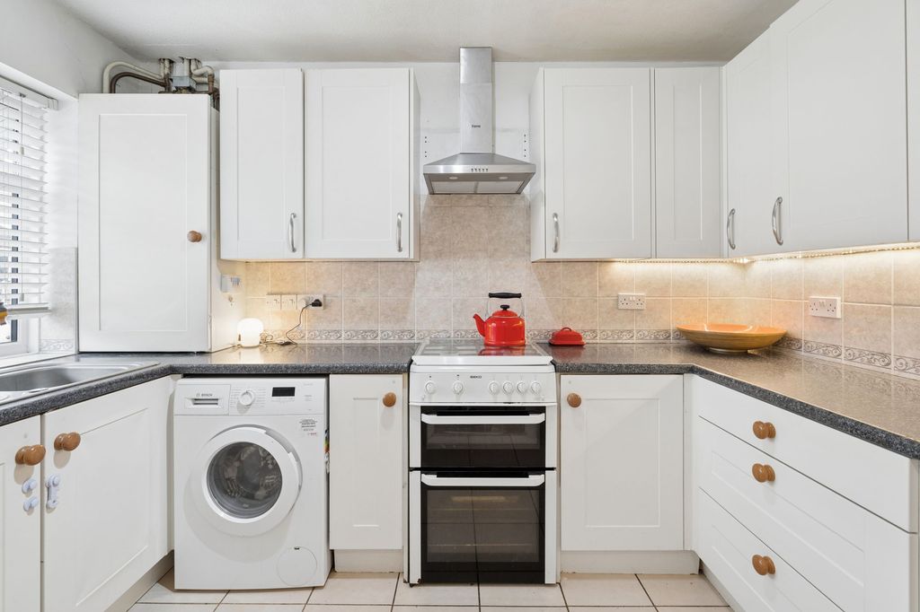 Property photo 2 of 30
