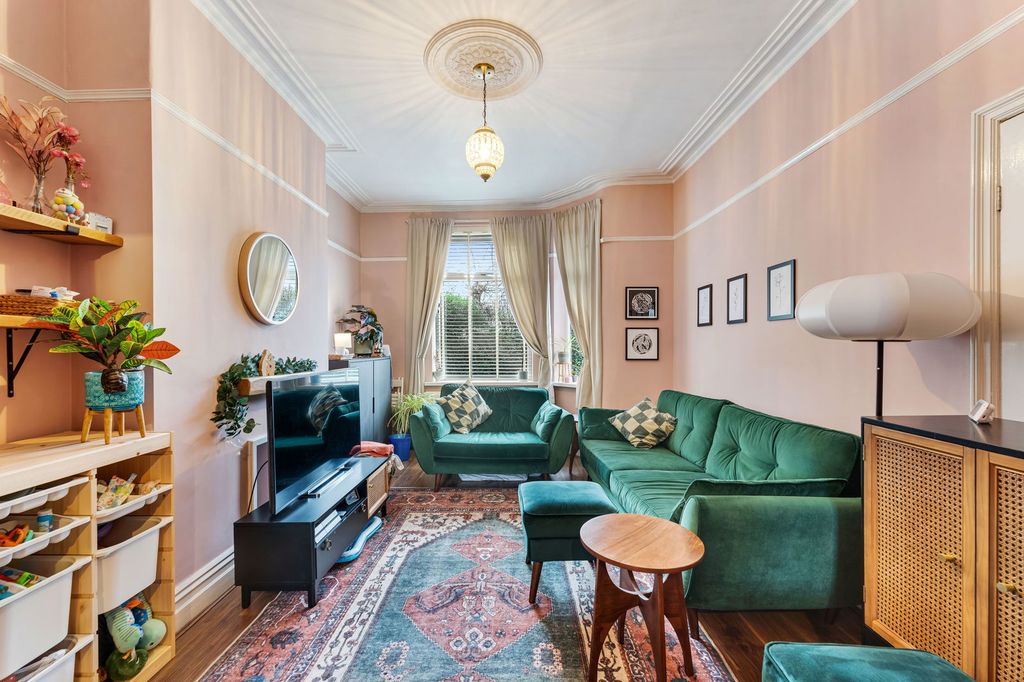 Property photo 3 of 28