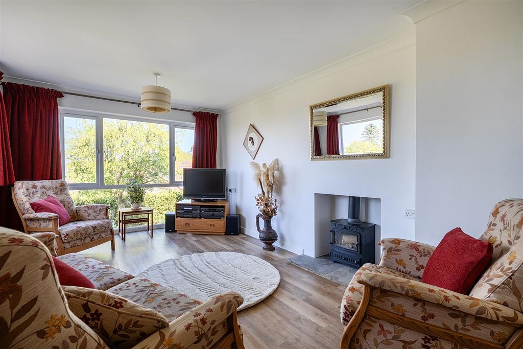 Property photo 2 of 18 Sitting Room
