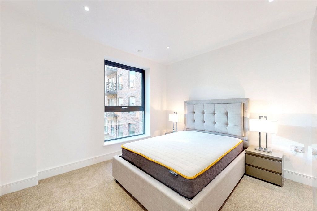 Additional image 4 of 2 bed flat for saleCity View Point E14