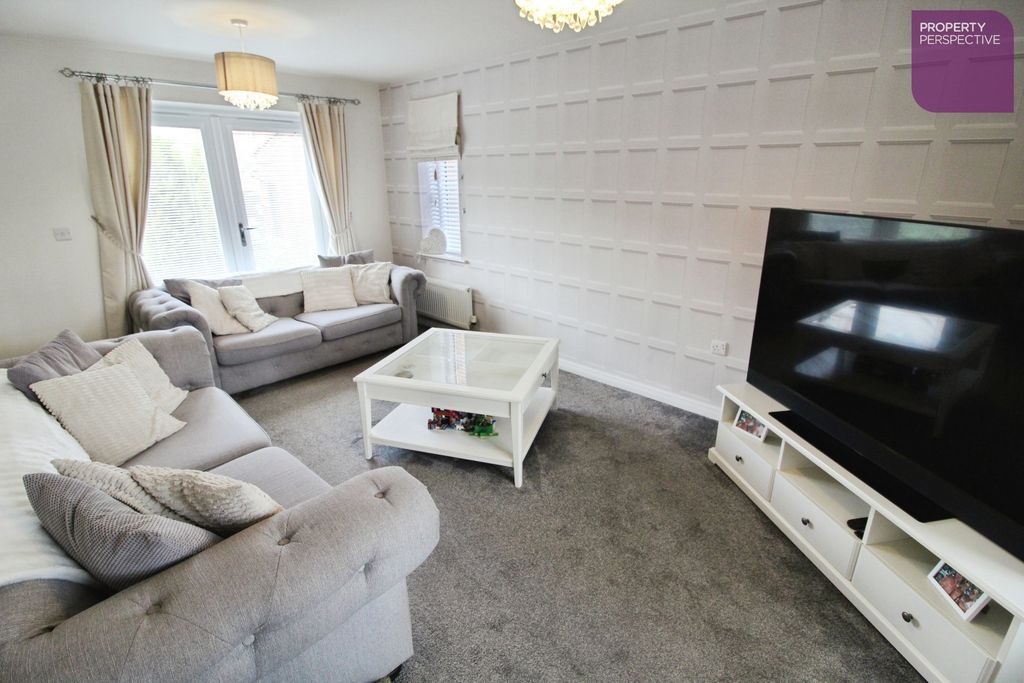 Property photo 3 of 22 Lounge