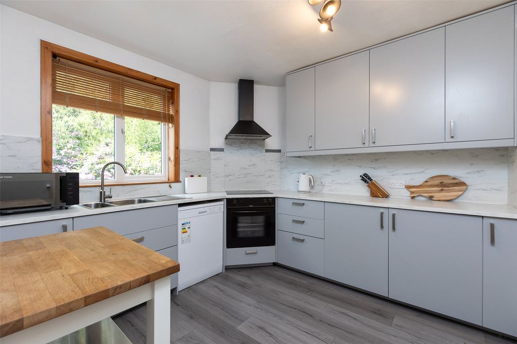 Property photo 3 of 17 Kitchen
