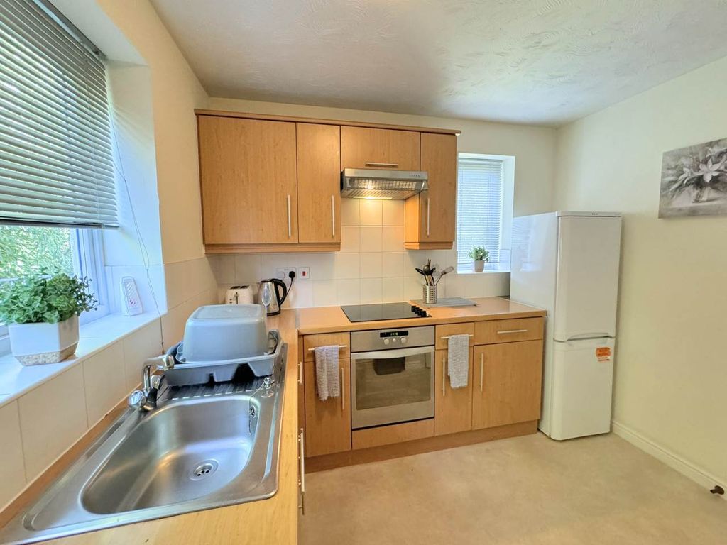 Property photo 3 of 5 Kitchen1