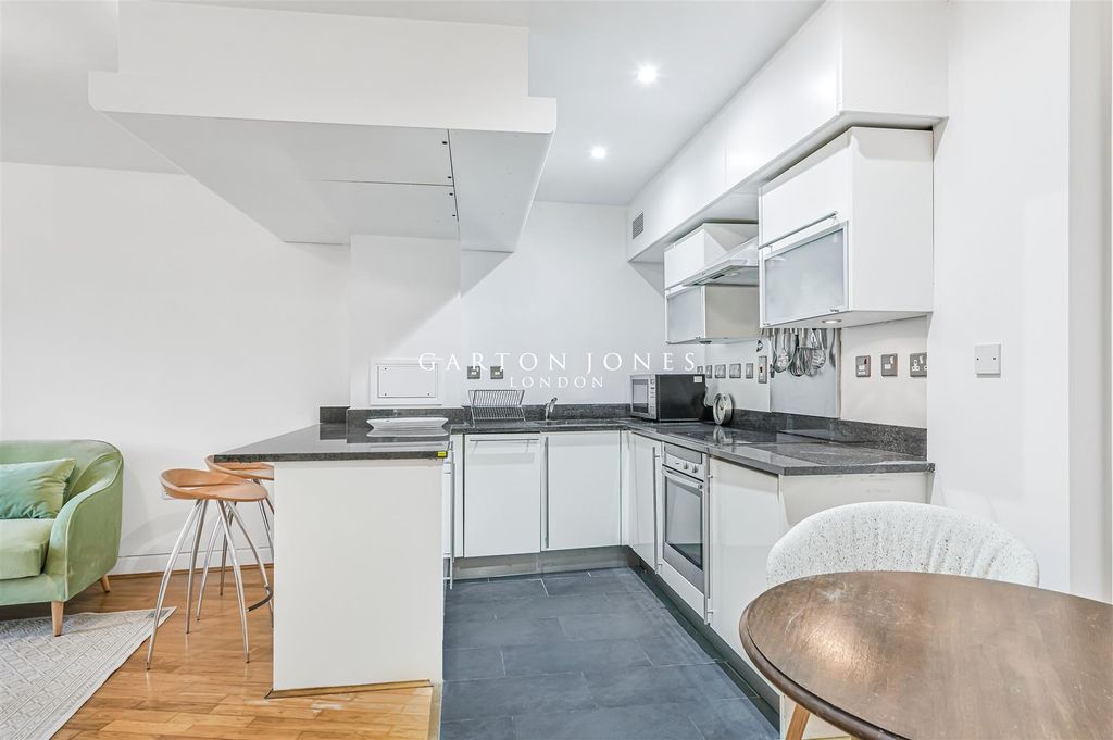 Property photo 3 of 15 Kitchen