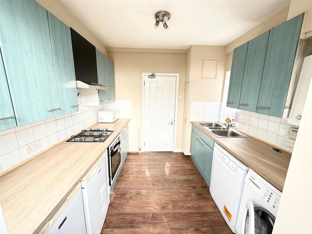 Property photo 3 of 15 43 Kitc.Jpg