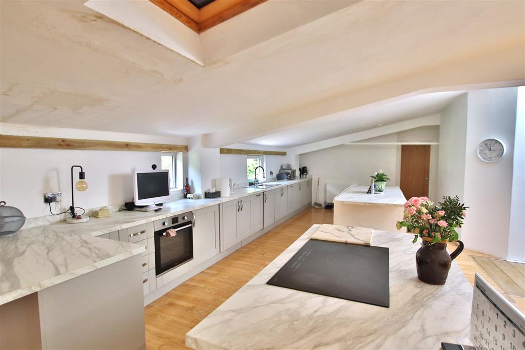 Property photo 2 of 36 Img_7557.Jpg