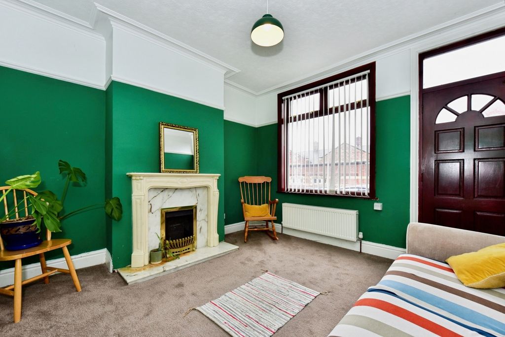 Property photo 2 of 16 Pbox-Img.Jpg