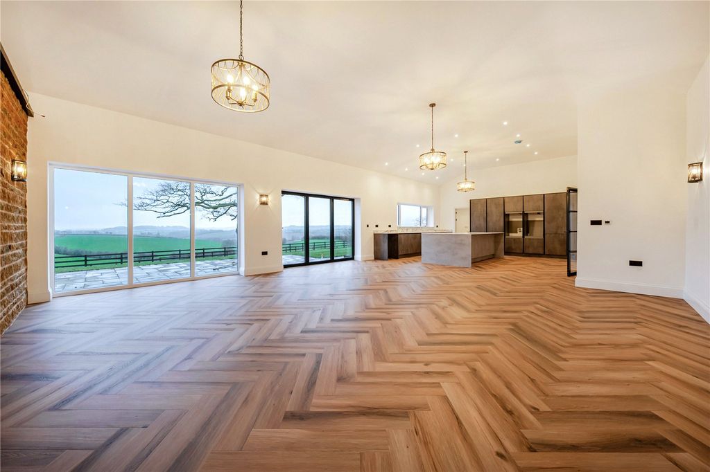 Property photo 1 of 21 Kitchen/Reception
