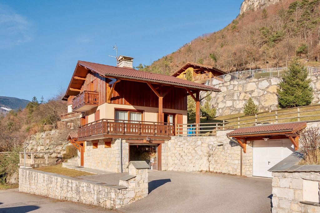 Property photo 1 of 7